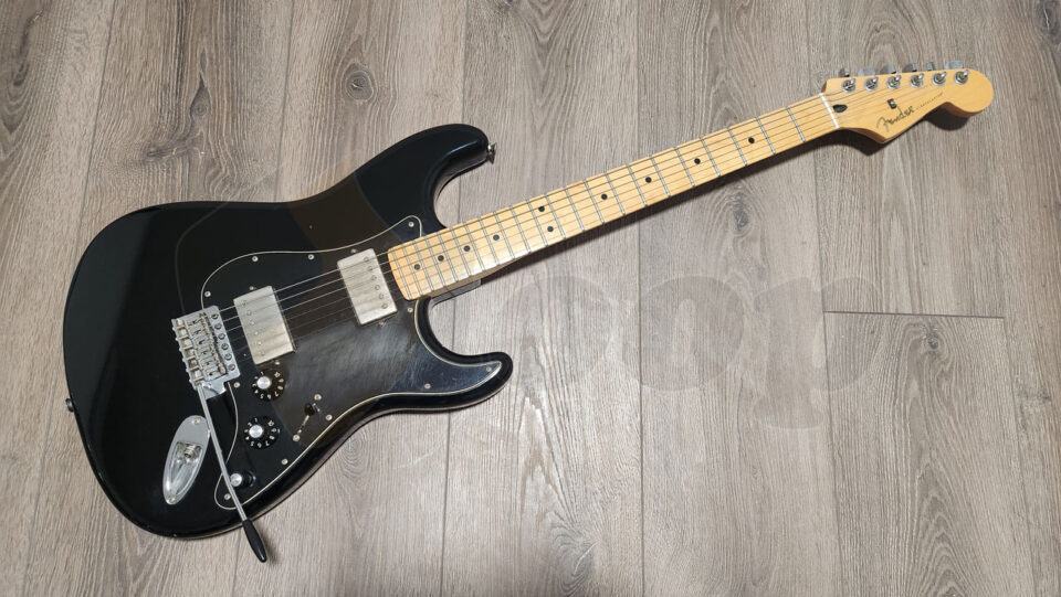 Fender stratocaster Blacktop HH